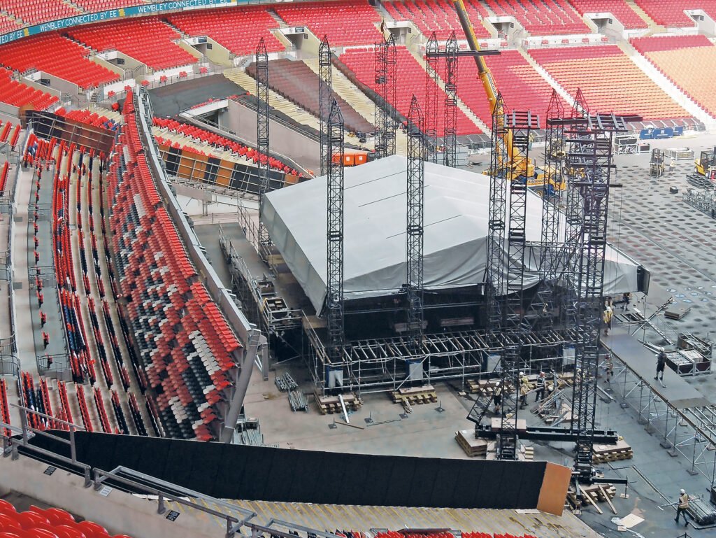 Around 800 seats attached to hydraulic ramps pivot up to create valuable concert space